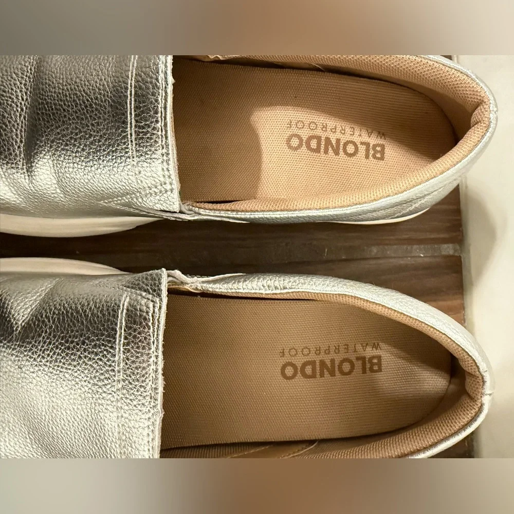Blondo Giavana Silver Waterproof Shoes - Picture 3 of 11